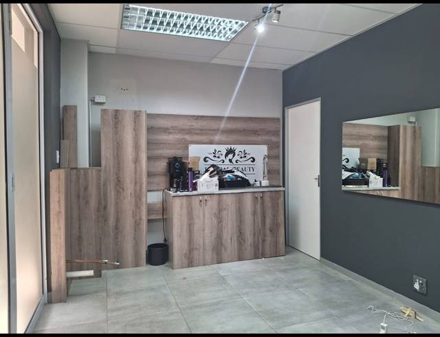 66M² BUSINESS CENTRE FOR SALE IN BALLITO DISTRICT